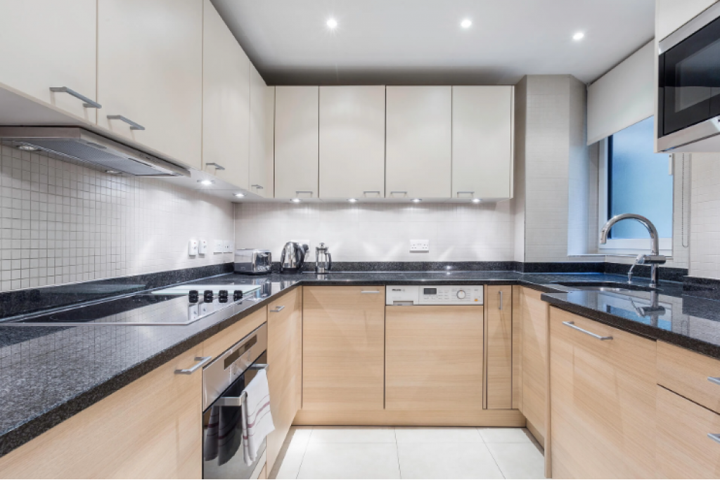 Deluxe One Bedroom Apartment with Park View – £2,100 for 3 Nights