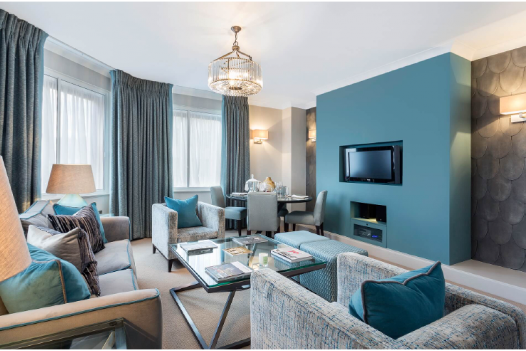 Superior Two Bedroom Apartment with Street View – £2,100 for 3 Nights