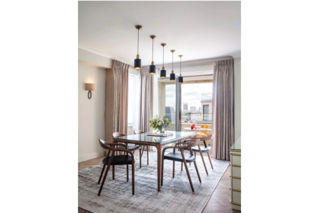 Superior Three Bedroom Apartment with Street View – £2,400 for 3 Nights
