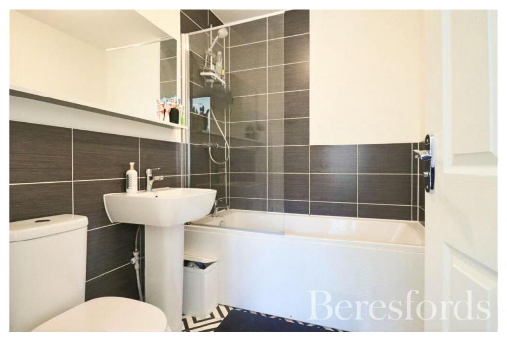 Spacious 4-Bedroom Family Home with Modern Layout – RM13 8LG