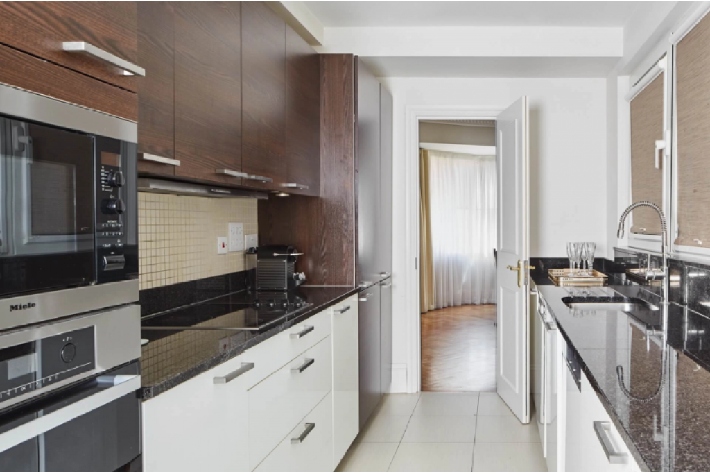 Duplex Three Bedroom Apartment with Garden View – £2,700 for 3 Nights