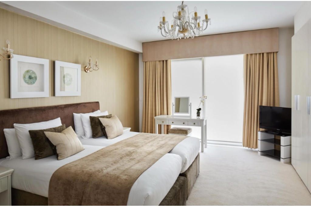 Duplex Three Bedroom Apartment with Garden View – £2,700 for 3 Nights