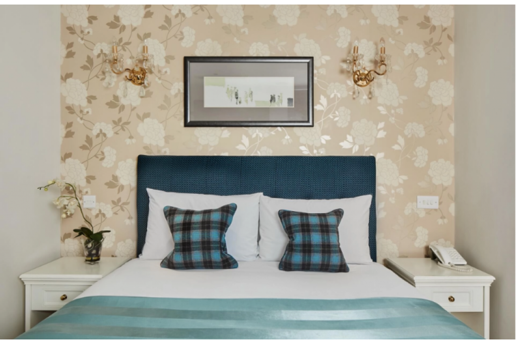Duplex Three Bedroom Apartment with Garden View – £2,700 for 3 Nights