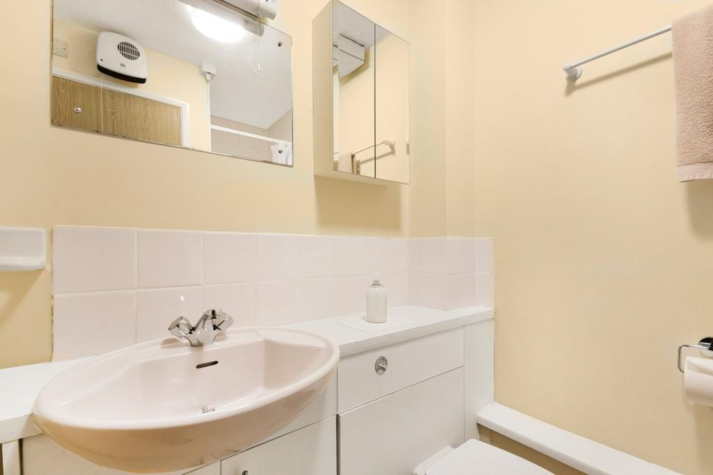 One Bedroom Apartment – £1,646.67pcm – Ambassador Square, Isle of Dogs, London, E14