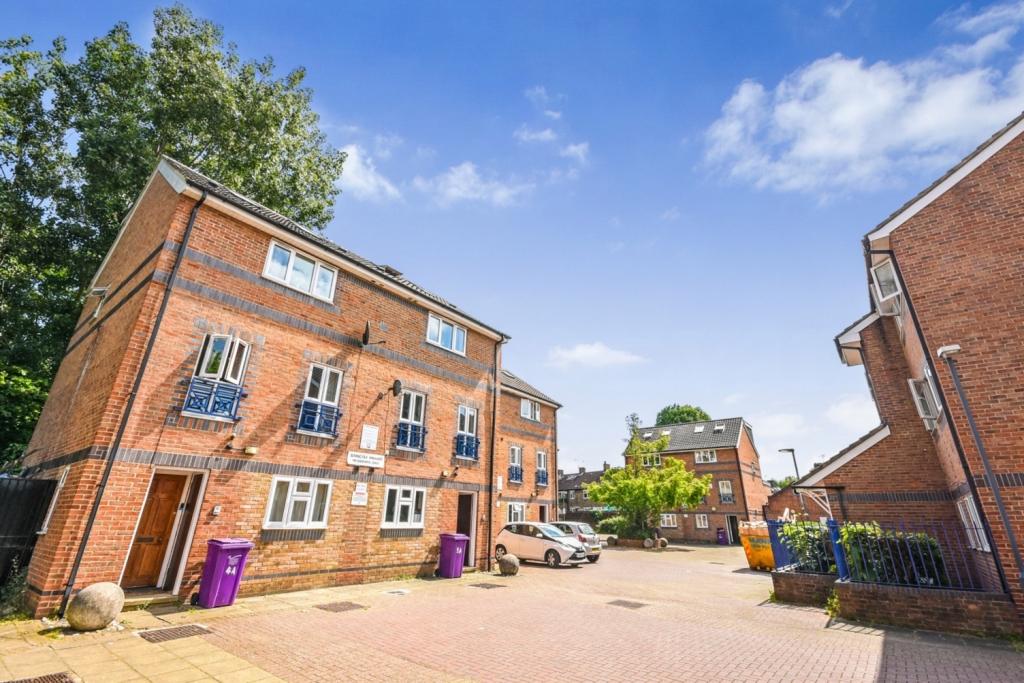 One Bedroom Apartment – £1,646.67pcm – Ambassador Square, Isle of Dogs, London, E14