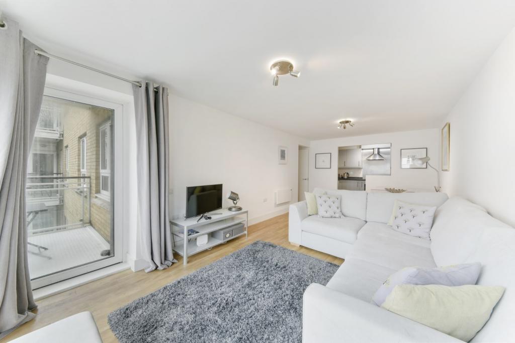 St Davids Square, Isle of Dogs, London, E14 – 2 Bedroom Apartment to Rent – £2,550 pcm