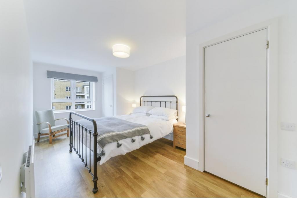St Davids Square, Isle of Dogs, London, E14 – 2 Bedroom Apartment to Rent – £2,550 pcm