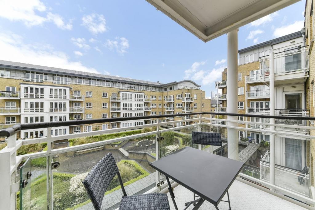 St Davids Square, Isle of Dogs, London, E14 – 2 Bedroom Apartment to Rent – £2,550 pcm