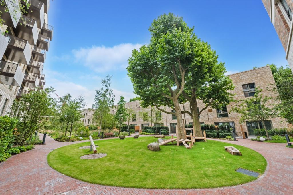 Heygate Street, Elephant Park, London, SE17 – 3 Bedroom Duplex to Rent – £4,550 pcm