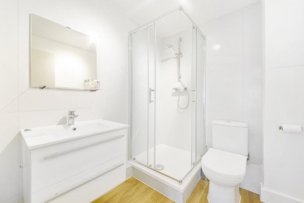 St Davids Square, Isle of Dogs, London, E14 – 2 Bedroom Apartment to Rent – £2,600 pcm