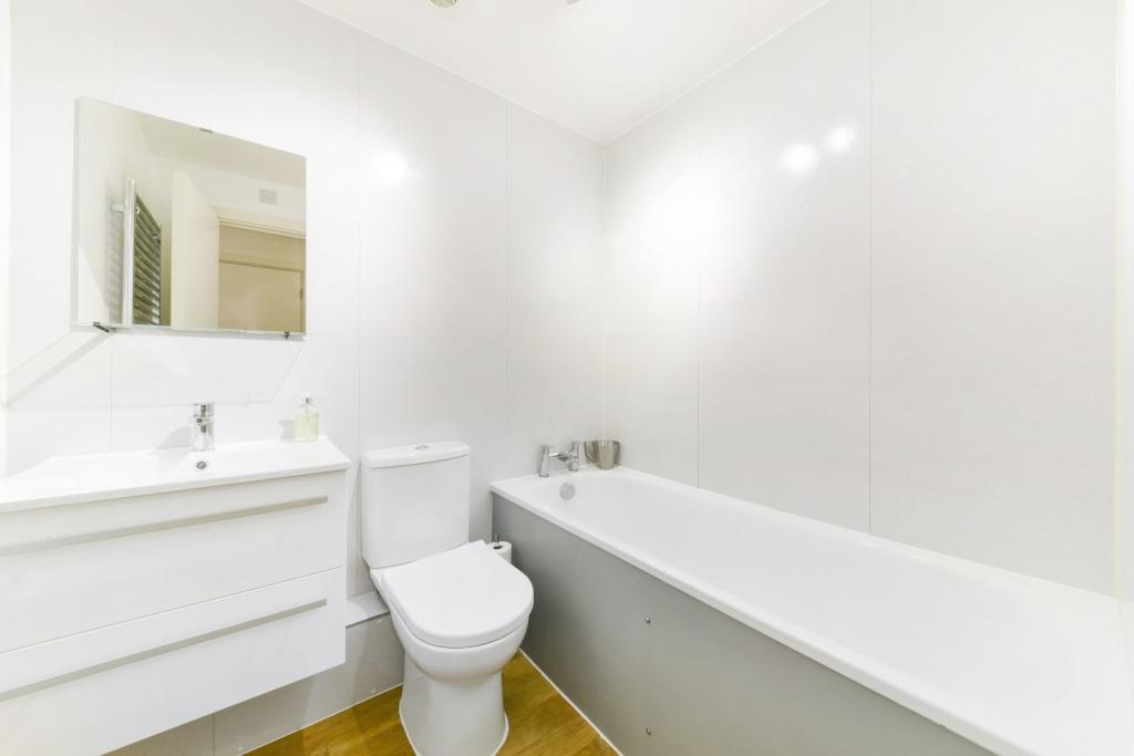 St Davids Square, Isle of Dogs, London, E14 – 2 Bedroom Apartment to Rent – £2,600 pcm