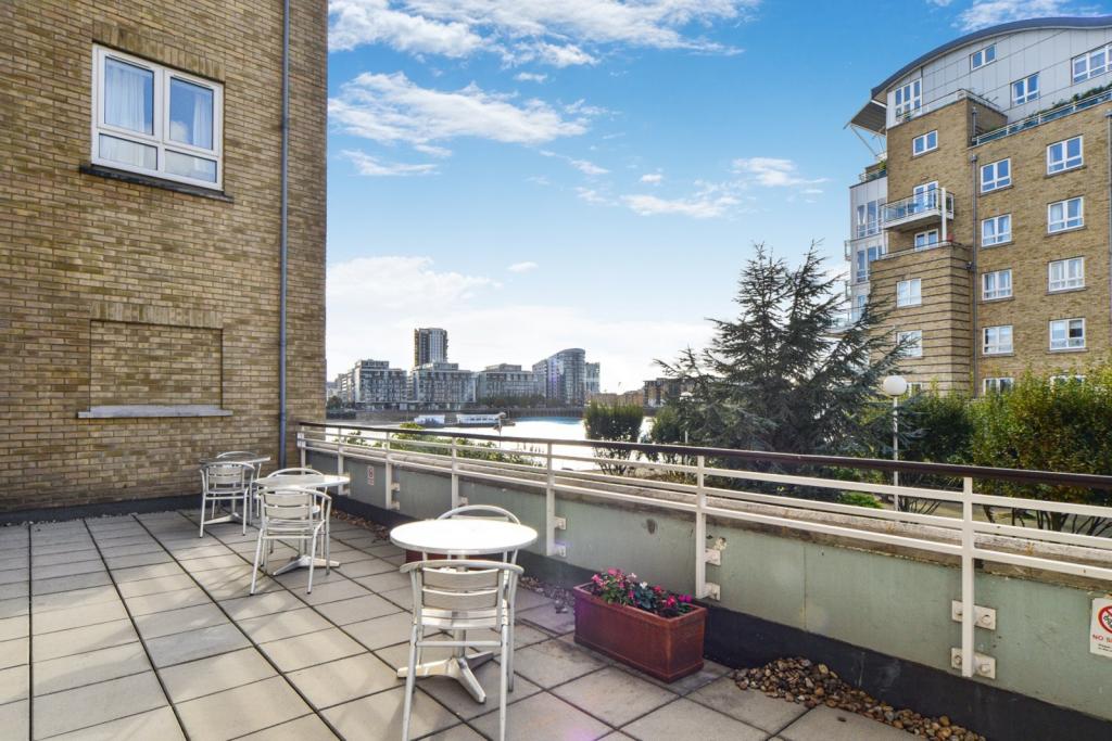 St Davids Square, Isle of Dogs, London, E14 – 2 Bedroom Apartment to Rent – £2,600 pcm