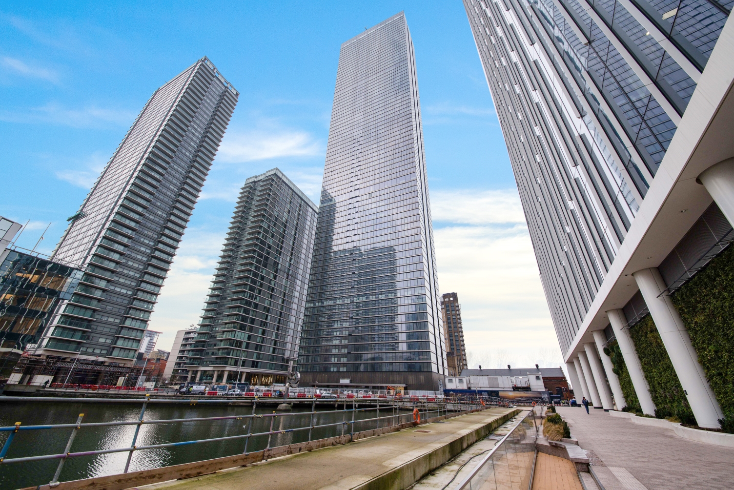 Landmark Pinnacle, Canary Wharf, London, E14 – 1 Bedroom Apartment to Rent – £3,336 pcm