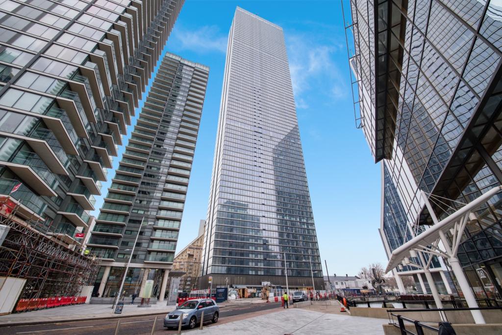 Landmark Pinnacle, Canary Wharf, London, E14 – 1 Bedroom Apartment to Rent – £3,336 pcm