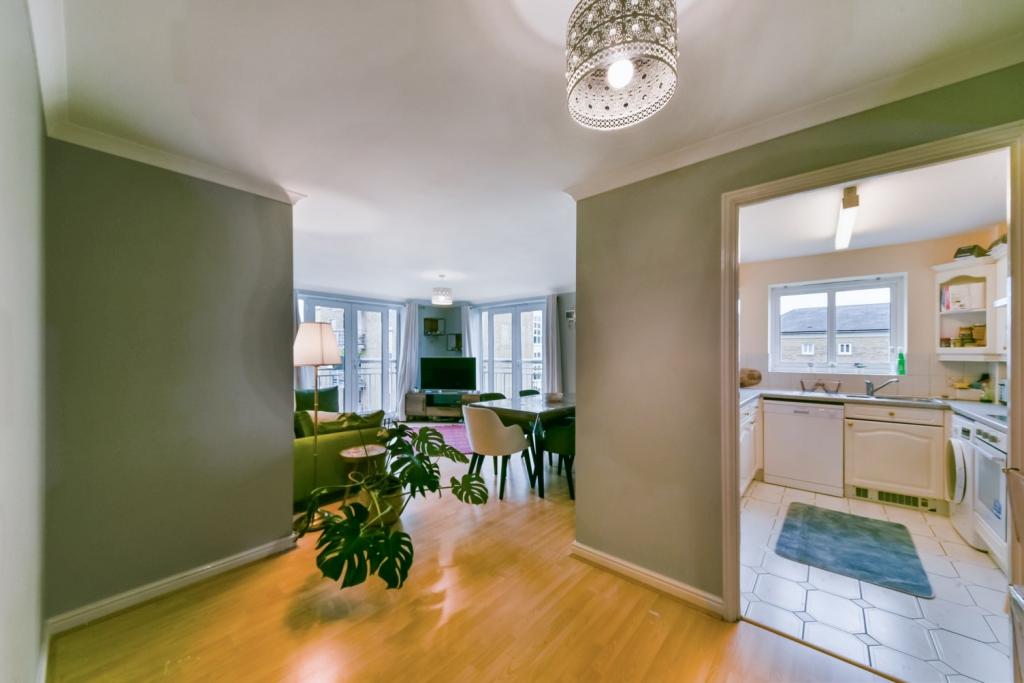 Millennium Drive, Isle Of Dogs, London, E14 – £2,426pcm