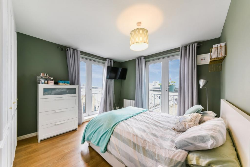 Millennium Drive, Isle Of Dogs, London, E14 – £2,426pcm