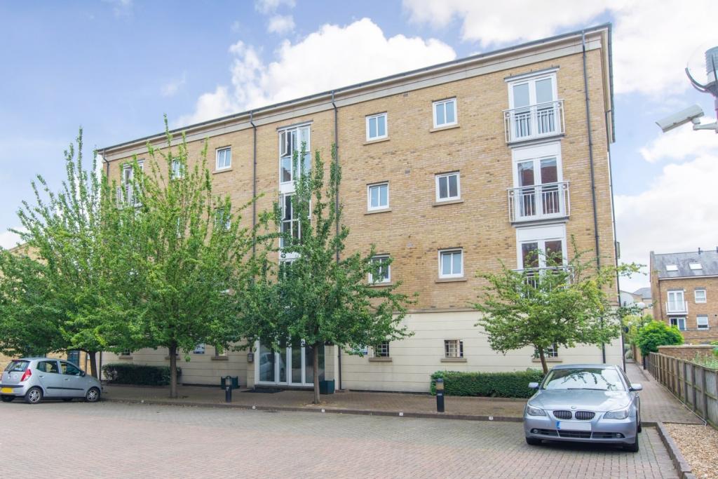 Millennium Drive, Isle Of Dogs, London, E14 – £2,426pcm
