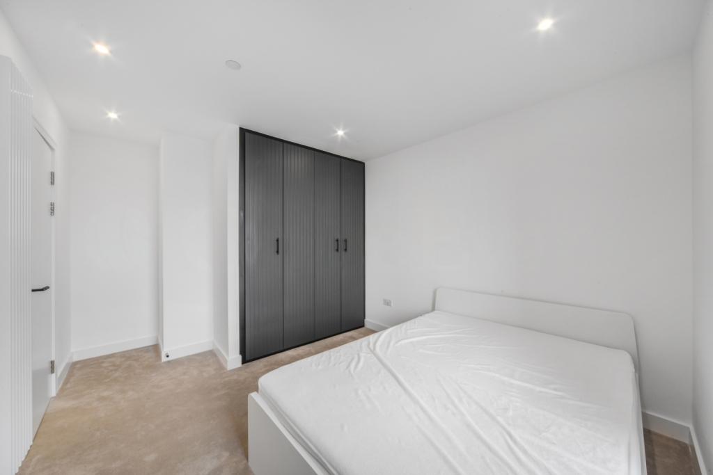 One Bedroom Apartment – £2,123pcm – Heartwood Boulevard, The Verdean, Acton, London, W3
