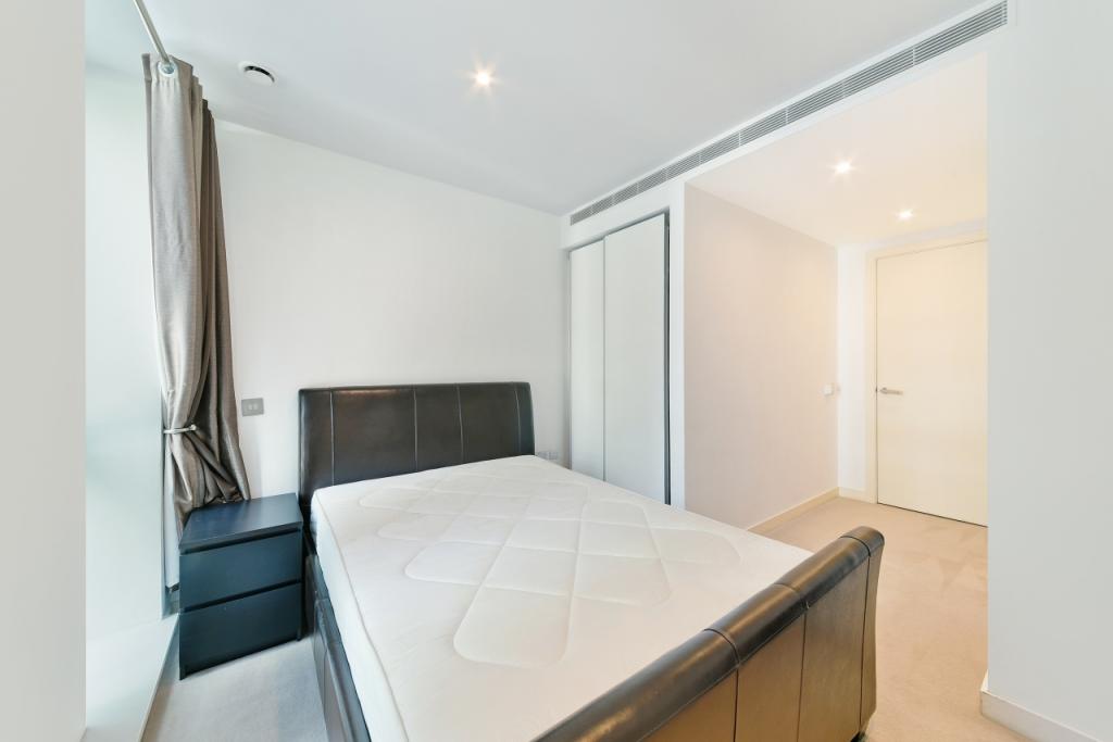 Modern Two Bedroom Apartment – £3,141pcm – Pan Peninsula Square, Canary Wharf, London, E14