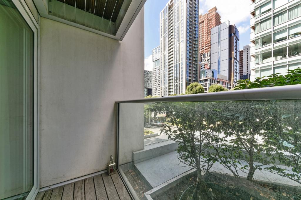 Modern Two Bedroom Apartment – £3,141pcm – Pan Peninsula Square, Canary Wharf, London, E14