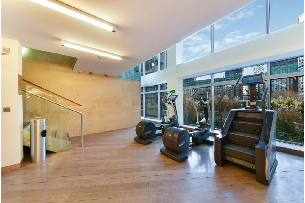 Modern Two Bedroom Apartment – £3,141pcm – Pan Peninsula Square, Canary Wharf, London, E14