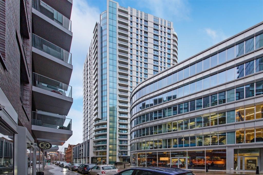 Modern One Bedroom Apartment – £2,600 pcm – Altitude Point, Alie Street, Aldgate, London (E1)