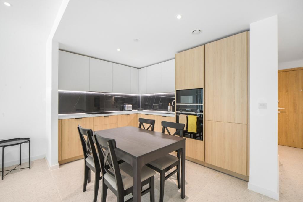 Two Bedroom Apartment to Rent – The Silk District, Whitechapel, London E1 – £3,120pcm