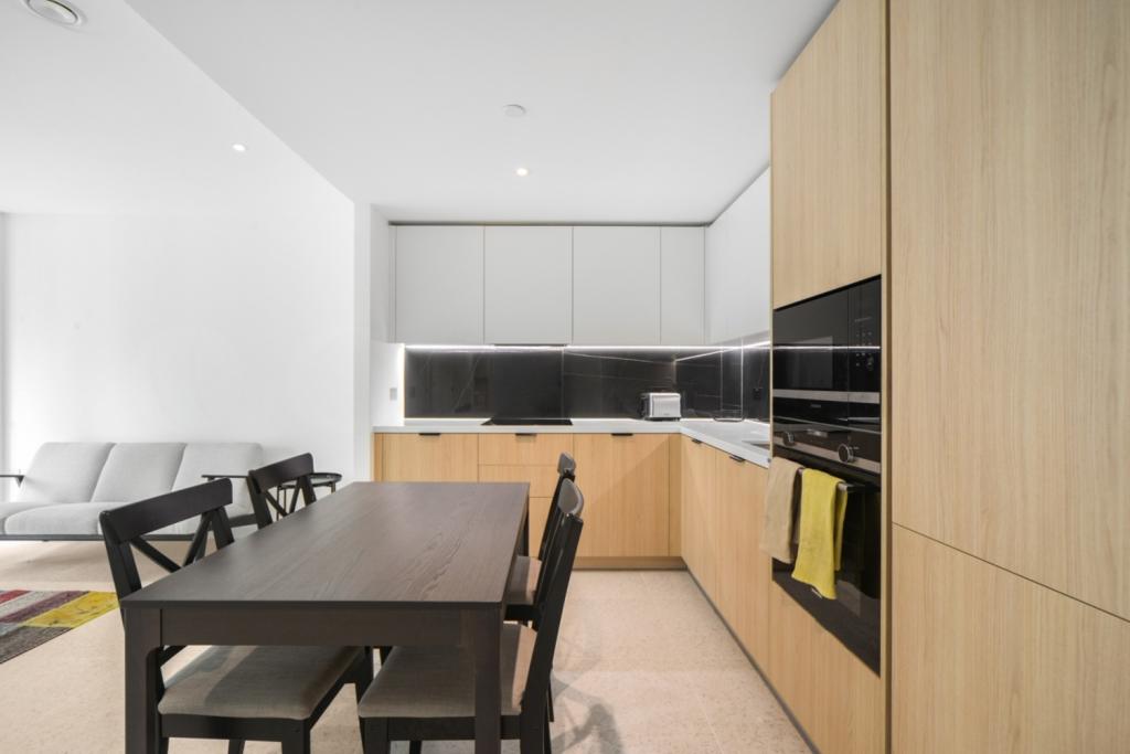 Two Bedroom Apartment to Rent – The Silk District, Whitechapel, London E1 – £3,120pcm