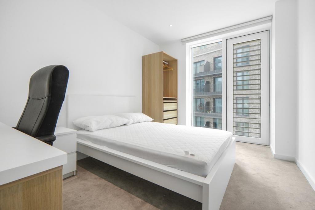 Two Bedroom Apartment to Rent – The Silk District, Whitechapel, London E1 – £3,120pcm