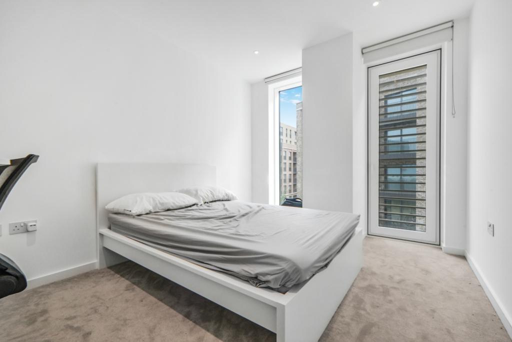 Two Bedroom Apartment to Rent – The Silk District, Whitechapel, London E1 – £3,120pcm