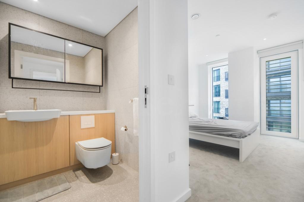 Two Bedroom Apartment to Rent – The Silk District, Whitechapel, London E1 – £3,120pcm