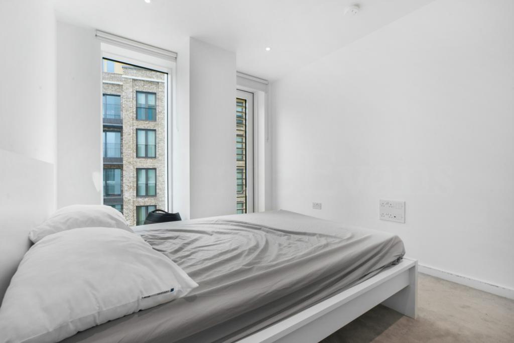 Two Bedroom Apartment to Rent – The Silk District, Whitechapel, London E1 – £3,120pcm