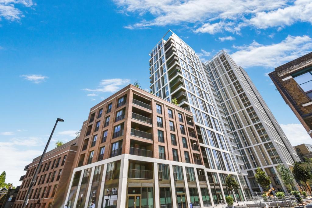 Two Bedroom Apartment to Rent – The Silk District, Whitechapel, London E1 – £3,120pcm