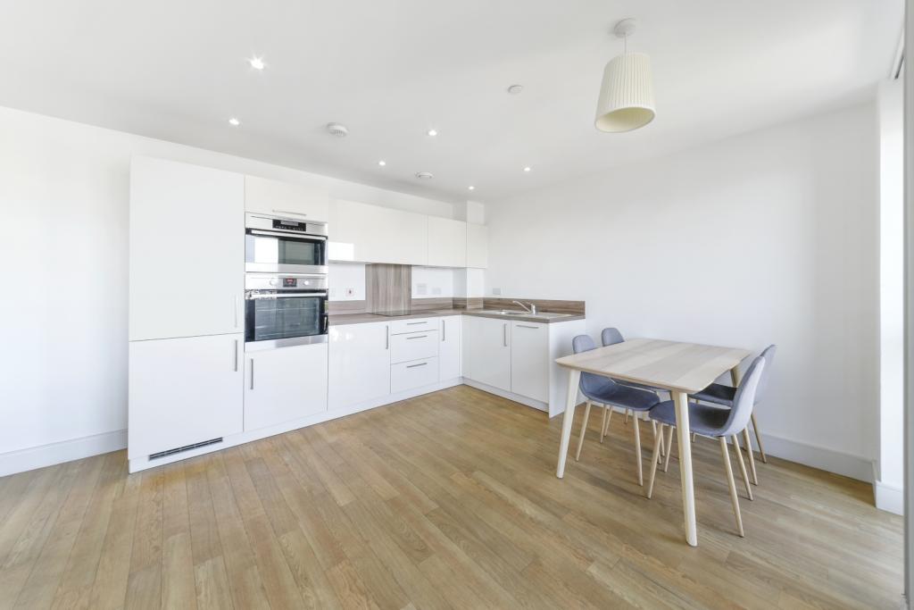 Luxury One Bedroom Apartment – £2,000 pcm – Hannaford Walk, Bow, London, E3