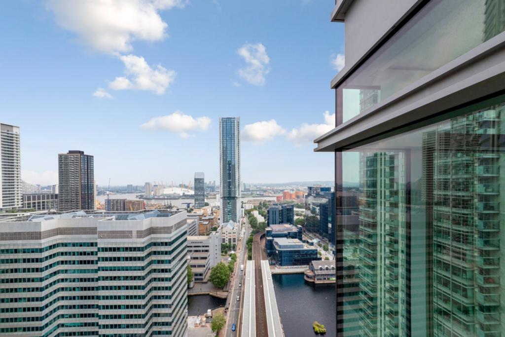 Luxury Two Bedroom Apartment – £3,575 pcm – Pan Peninsula Square, Canary Wharf, London, E14