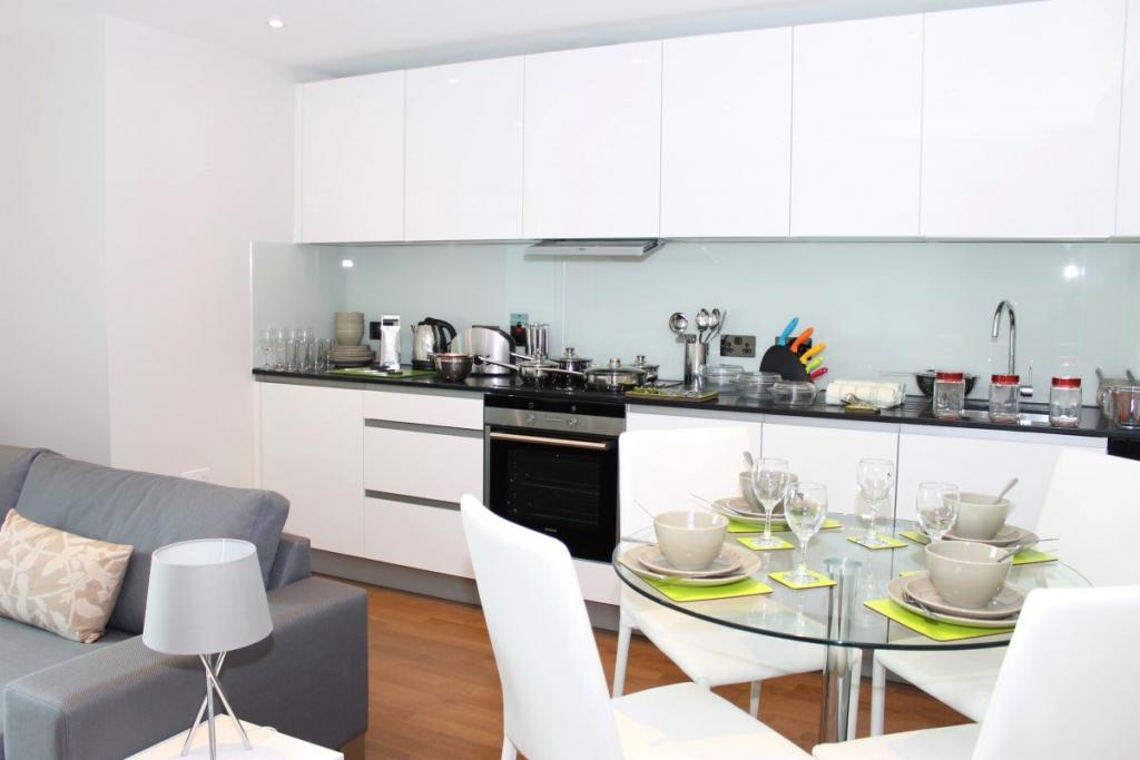 Modern One Bedroom Apartment – £2,548 pcm – Whitechapel High Street, Aldgate, London, E1