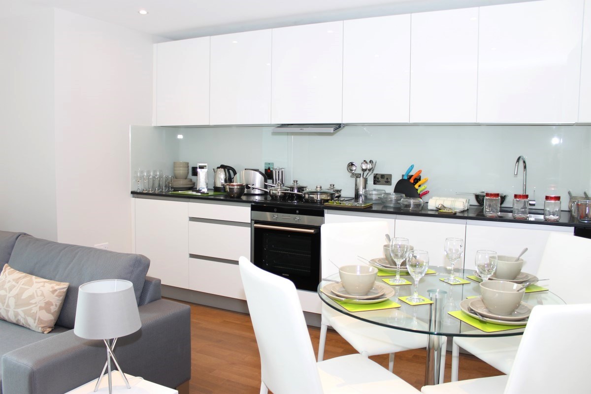 Modern One Bedroom Apartment – £2,548 pcm – Whitechapel High Street, Aldgate, London, E1