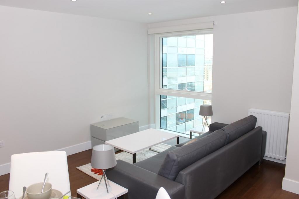 Modern One Bedroom Apartment – £2,548 pcm – Whitechapel High Street, Aldgate, London, E1