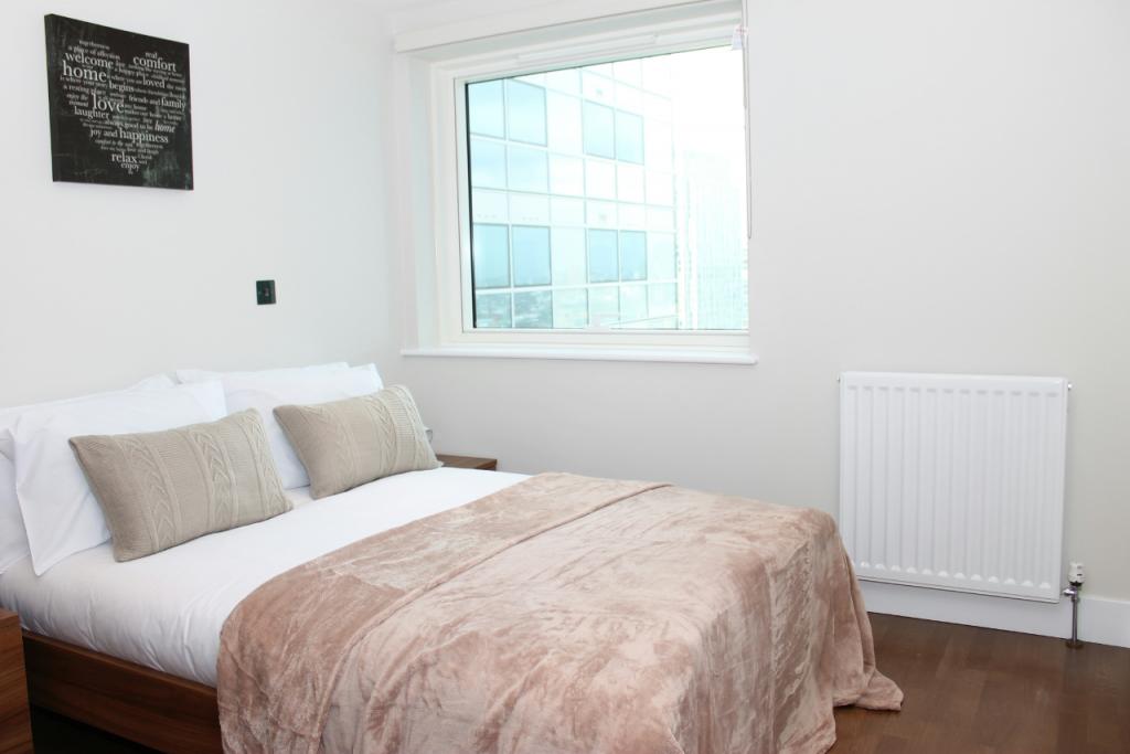 Modern One Bedroom Apartment – £2,548 pcm – Whitechapel High Street, Aldgate, London, E1