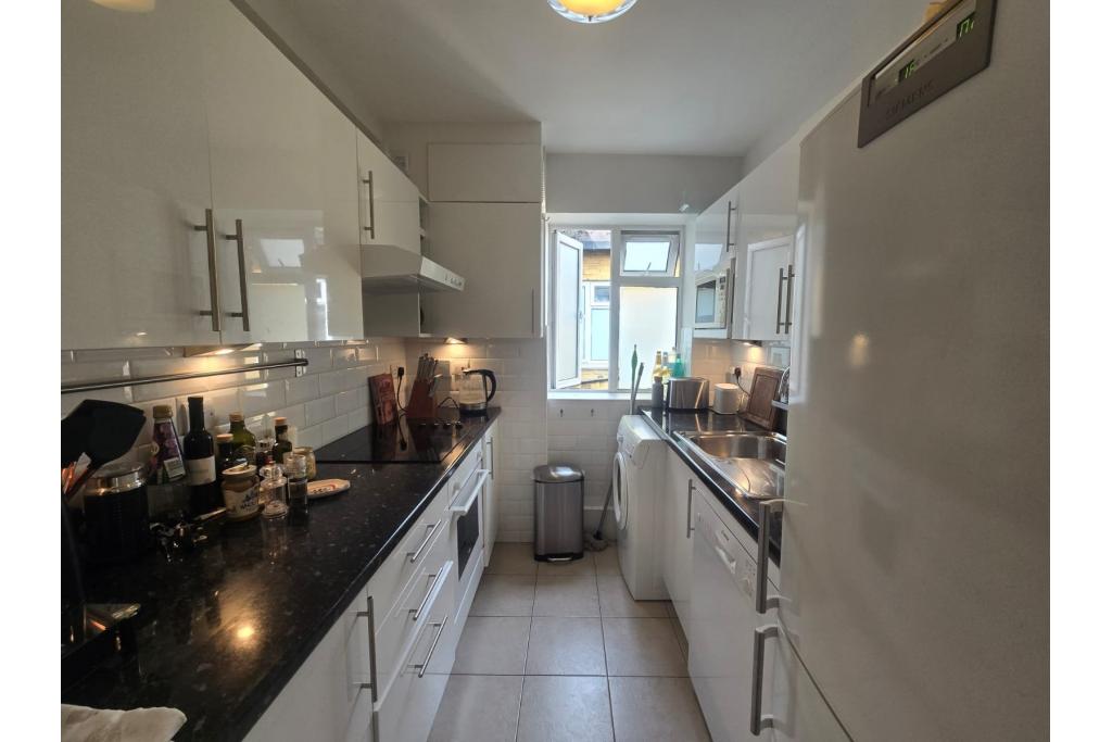 Two Bedroom Apartment – £3,380 pcm – Great Peter Street, Westminster, London, SW1P