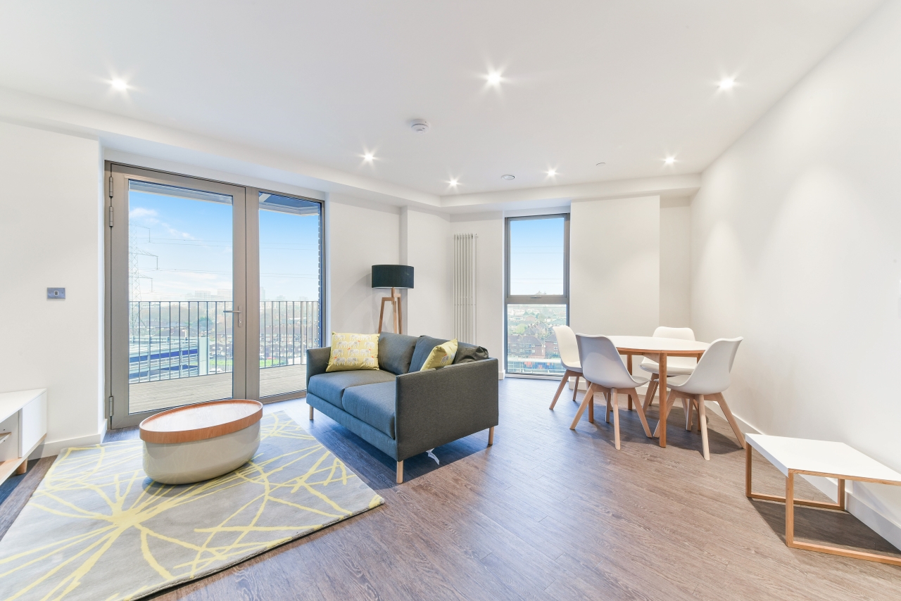 One Bedroom Apartment – 580 sq ft – £2,015 pcm – Western Gateway, Royal Docks, London, E16