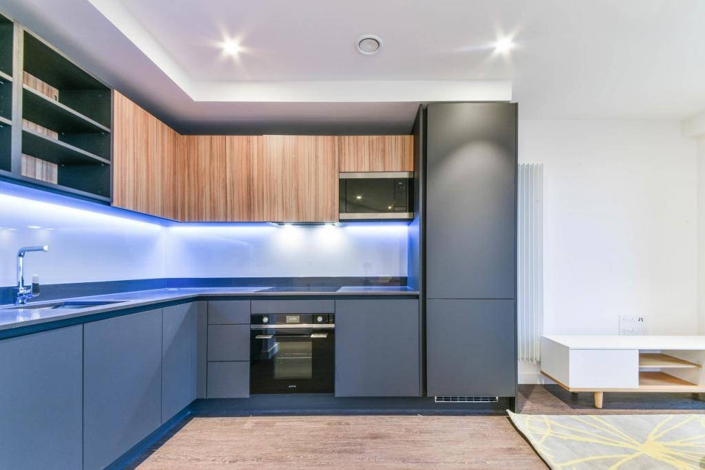 One Bedroom Apartment – 580 sq ft – £2,015 pcm – Western Gateway, Royal Docks, London, E16