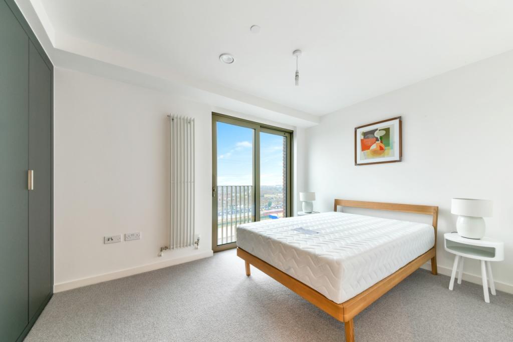 One Bedroom Apartment – 580 sq ft – £2,015 pcm – Western Gateway, Royal Docks, London, E16