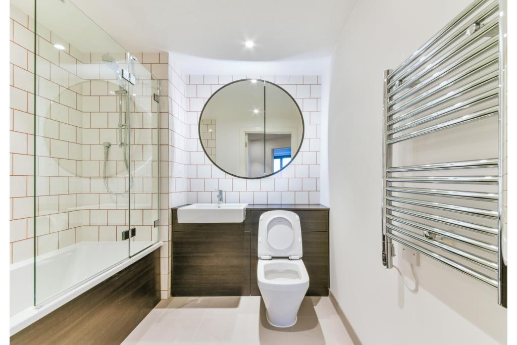 One Bedroom Apartment – 580 sq ft – £2,015 pcm – Western Gateway, Royal Docks, London, E16