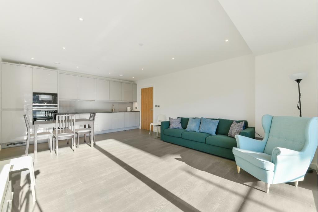 Two Bedroom Apartment – 877 sq ft – £2,400 pcm – Thonrey Close, Colindale Gardens, London, NW9