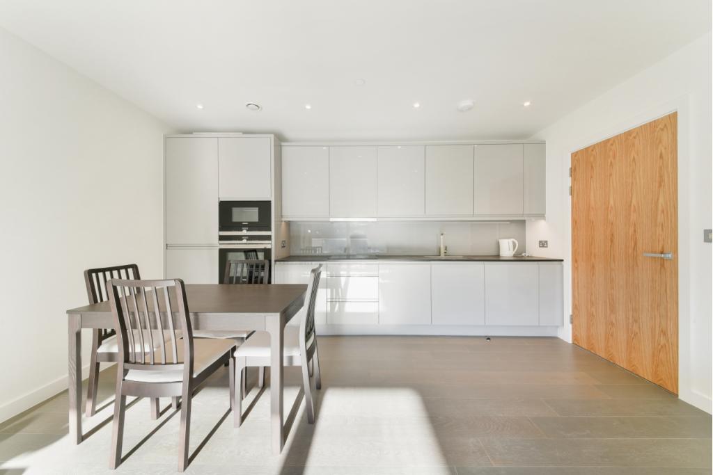 Two Bedroom Apartment – 877 sq ft – £2,400 pcm – Thonrey Close, Colindale Gardens, London, NW9