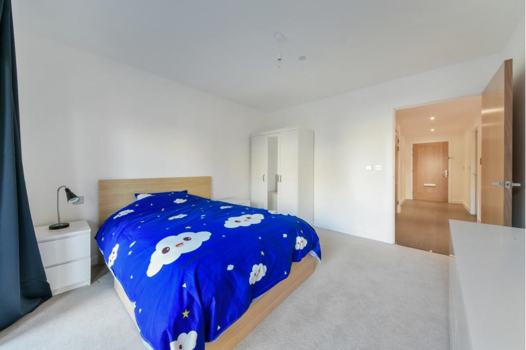 Two Bedroom Apartment – 877 sq ft – £2,400 pcm – Thonrey Close, Colindale Gardens, London, NW9