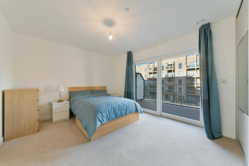 Two Bedroom Apartment – 877 sq ft – £2,400 pcm – Thonrey Close, Colindale Gardens, London, NW9