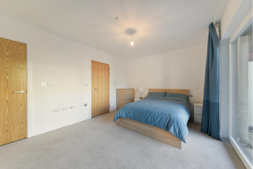 Two Bedroom Apartment – 877 sq ft – £2,400 pcm – Thonrey Close, Colindale Gardens, London, NW9