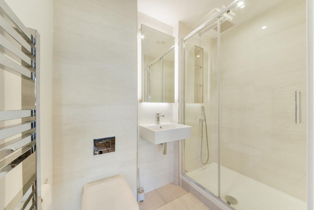Two Bedroom Apartment – 877 sq ft – £2,400 pcm – Thonrey Close, Colindale Gardens, London, NW9